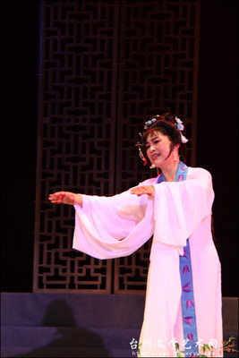 越剧经典剧目 越剧《催春柳》剧情介绍 唱词 戏曲谱